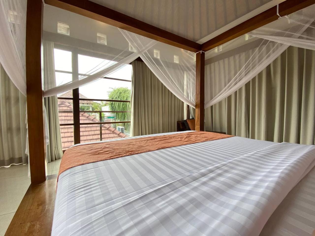 Spacious In Petitenget Location Villa