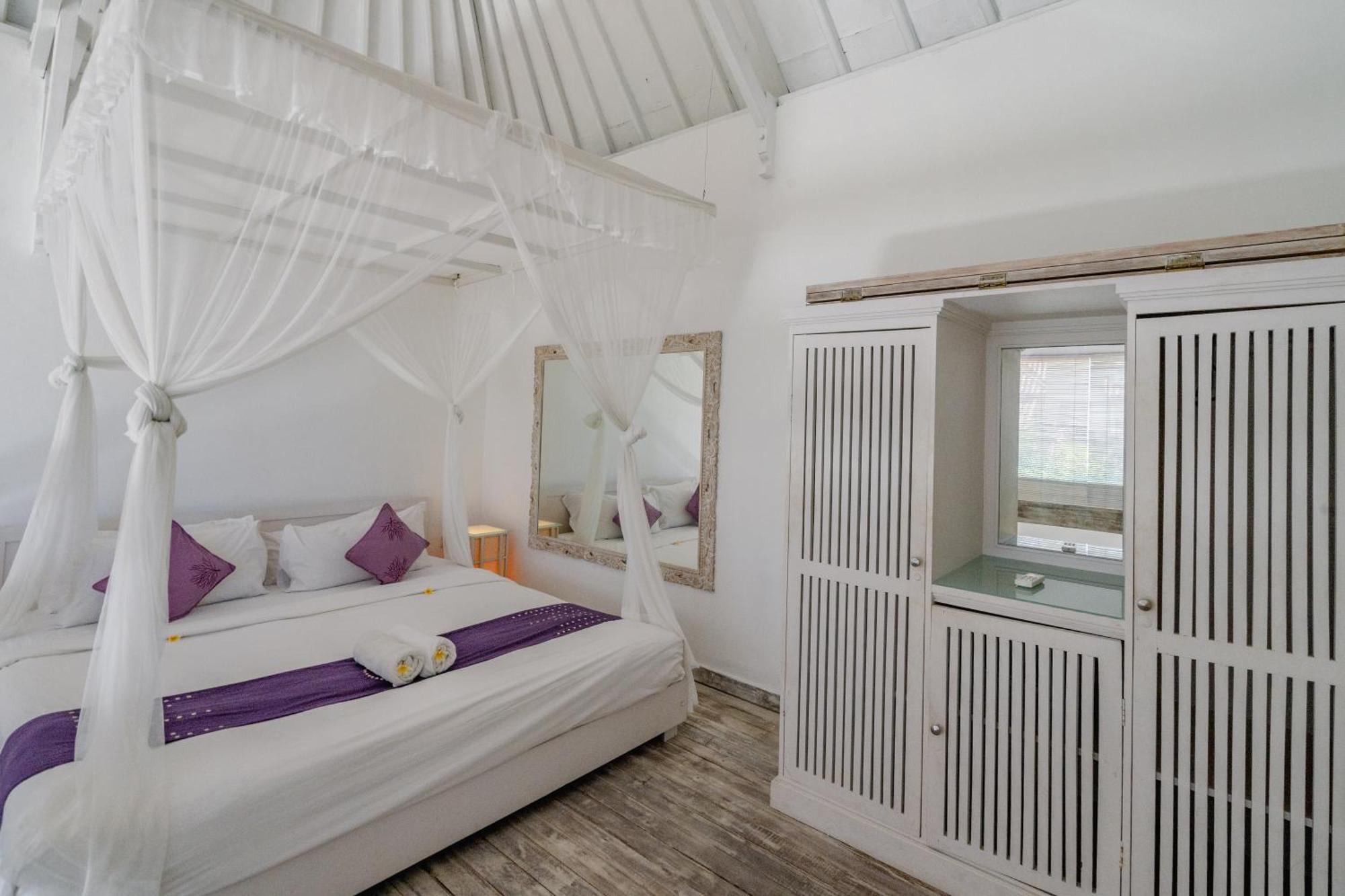 Very Spacious 4 Bedroom Near