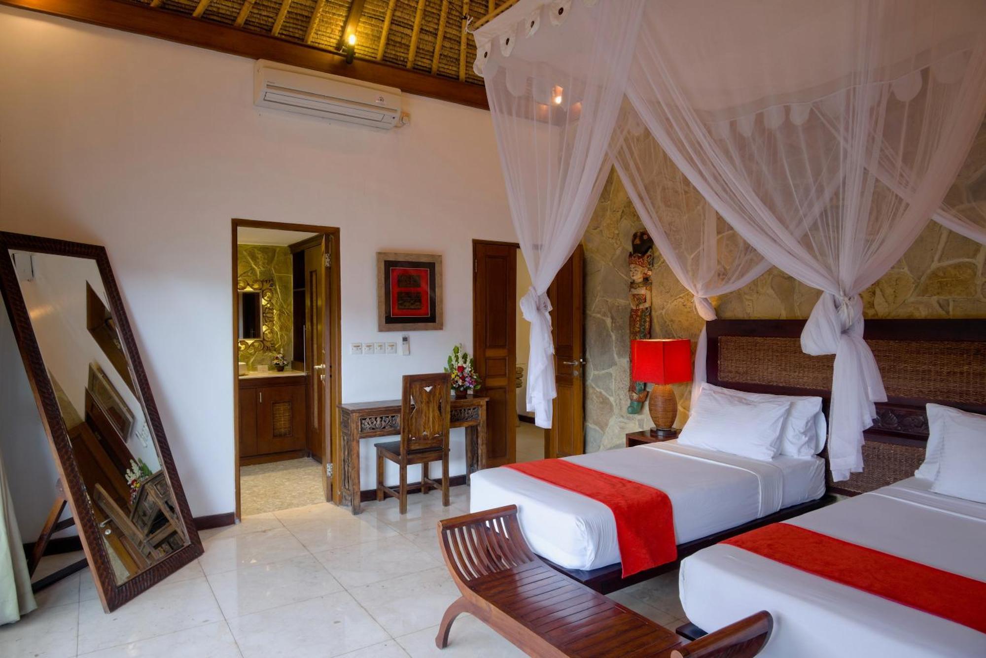 Petra Bali * Seminyak (Bali)