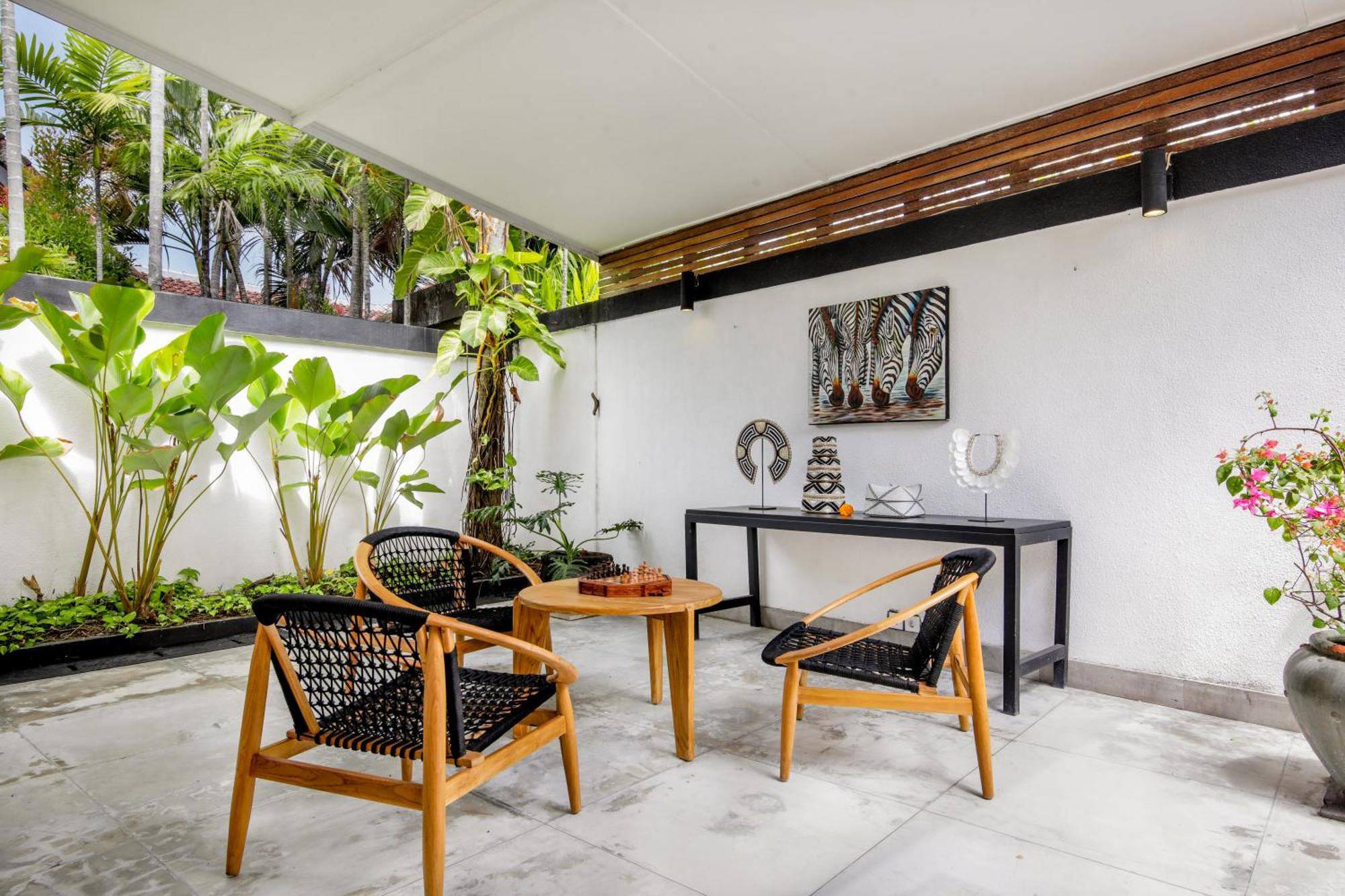 Zebra Walking Distance To Potato Head * Seminyak (Bali)