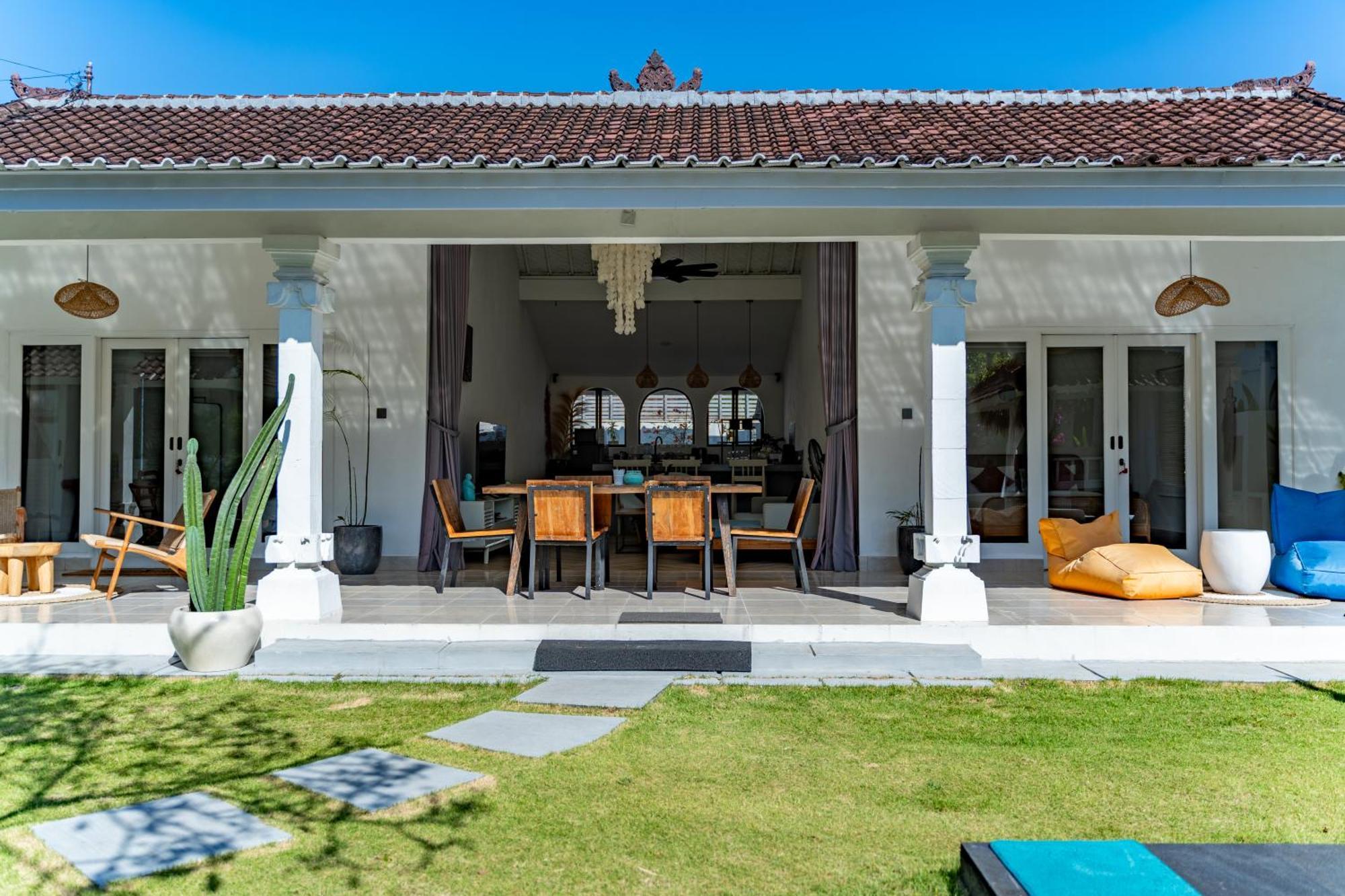 Curves Bali Villa