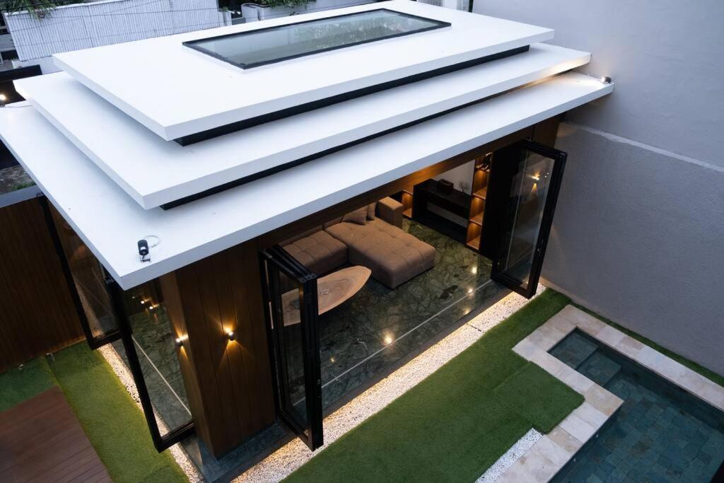 Modern Palace In - Qmoya *
