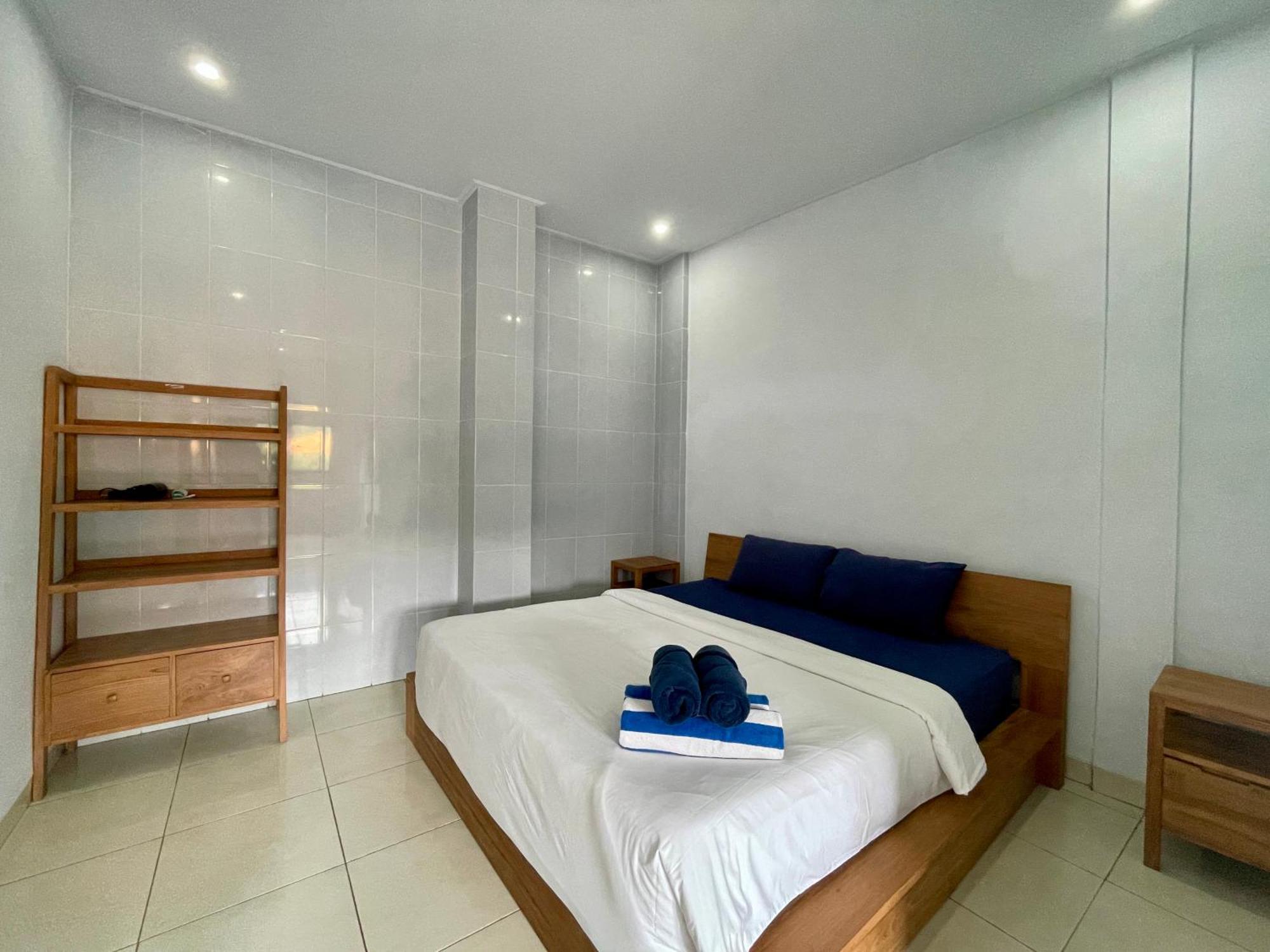 Family With Private Pool In Villa *