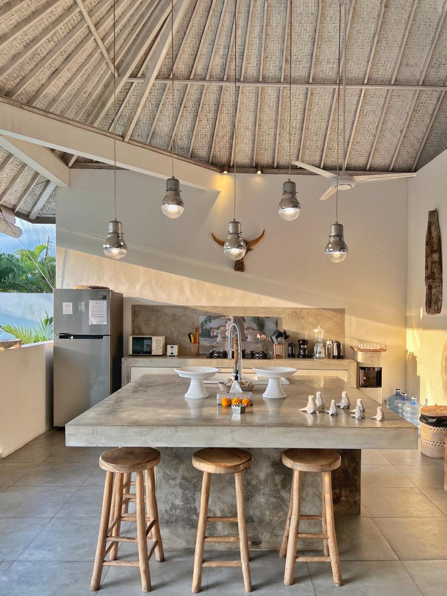 Rocher - Modern 3 Bedroom Batu Belig 3 Min Villa
