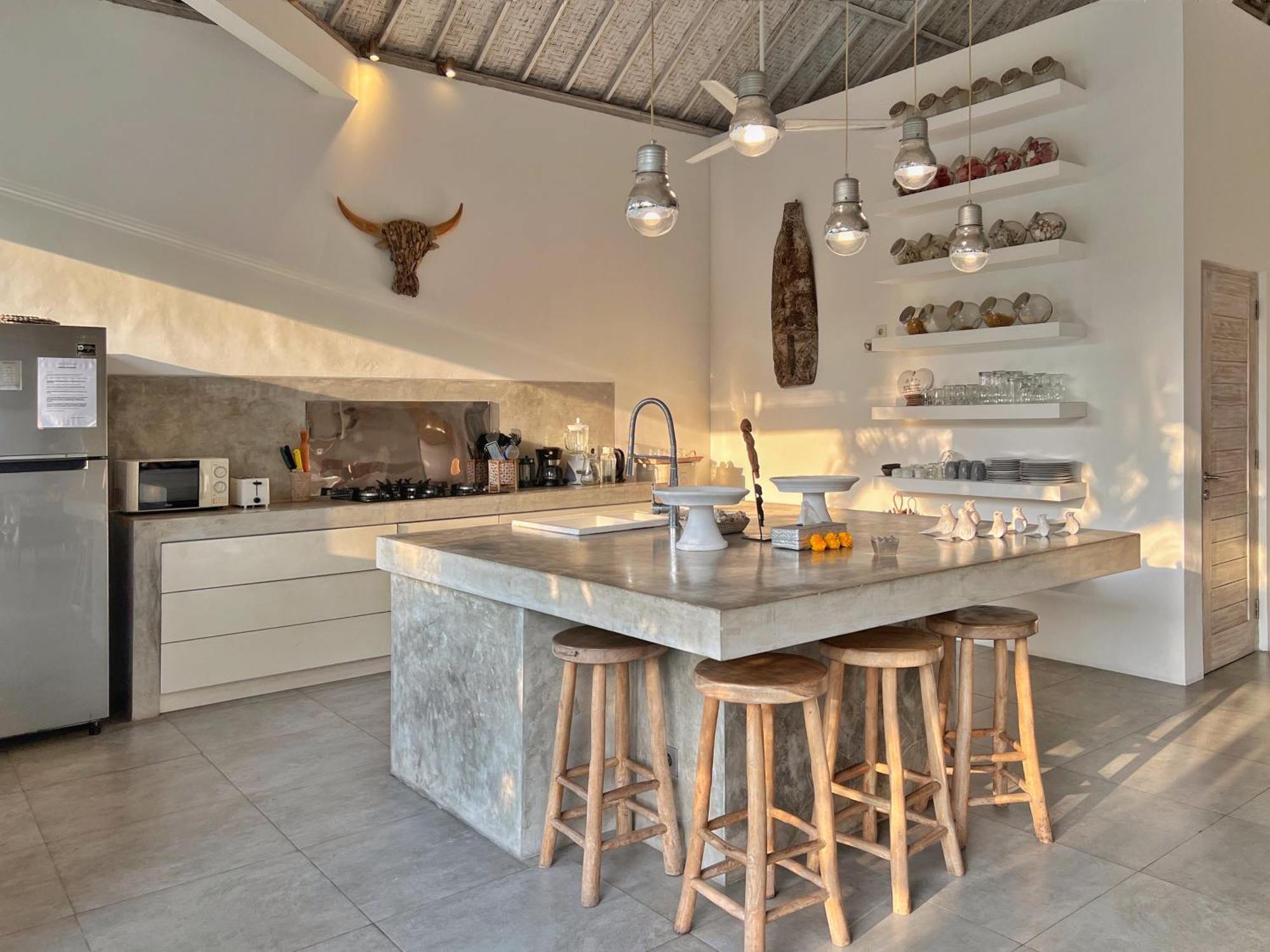 Villa Rocher - Modern 3 Bedroom Batu Belig 3 Min