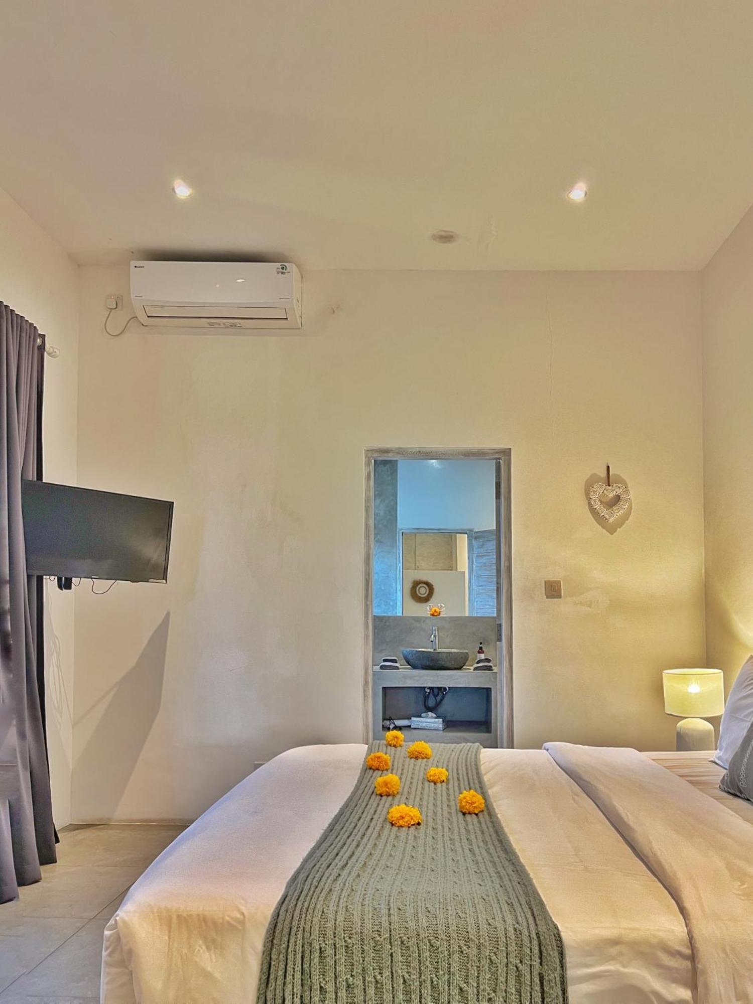 Rocher - Modern 3 Bedroom Batu Belig 3 Min Villa *