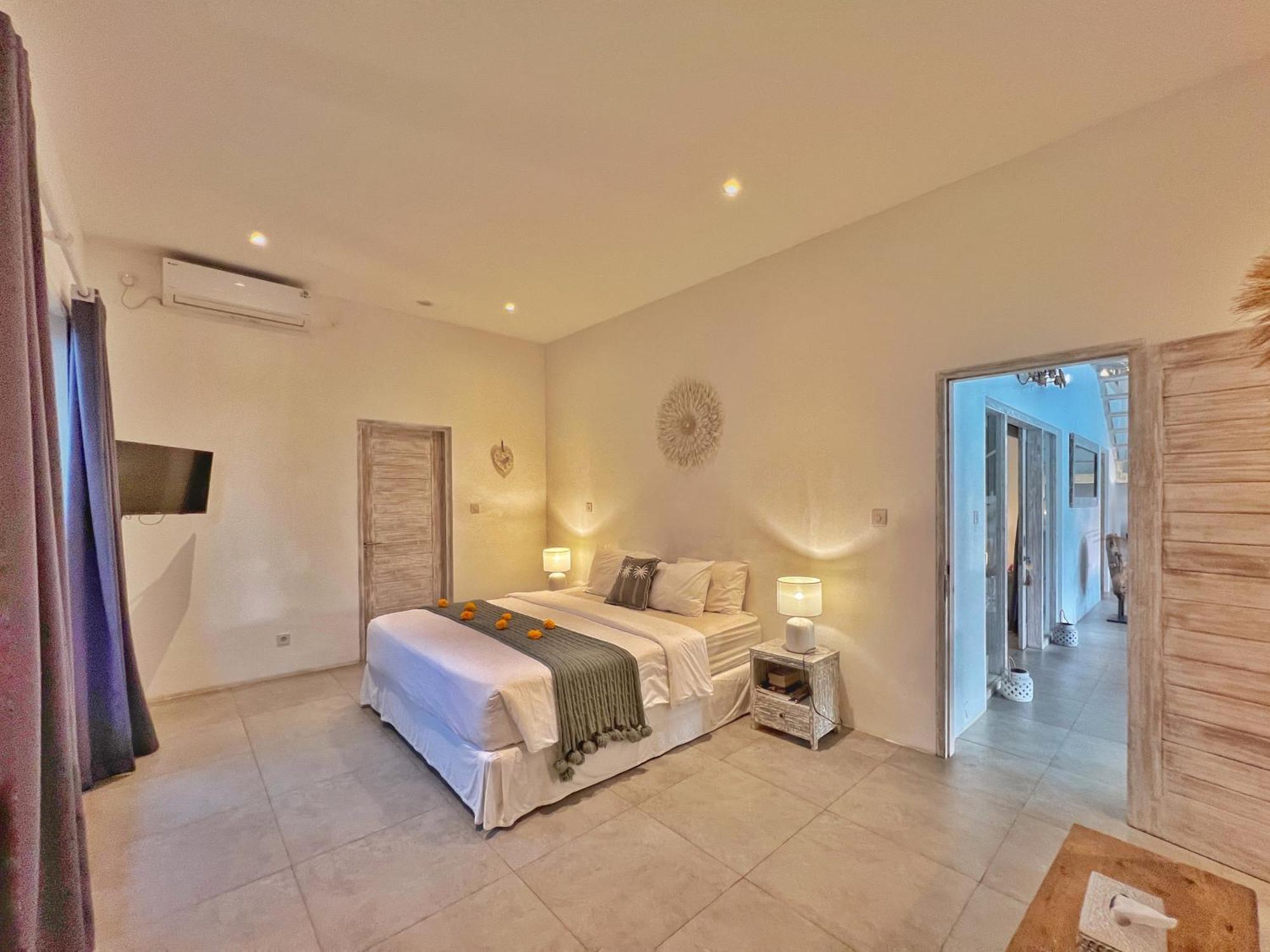 Rocher - Modern 3 Bedroom Batu Belig 3 Min