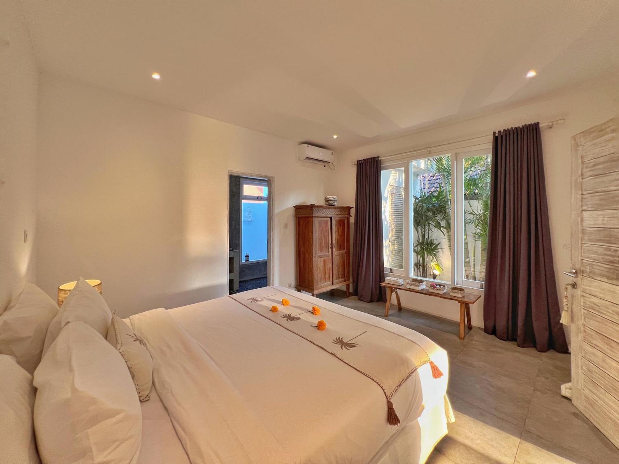 Villa Rocher - Modern 3 Bedroom Batu Belig 3 Min