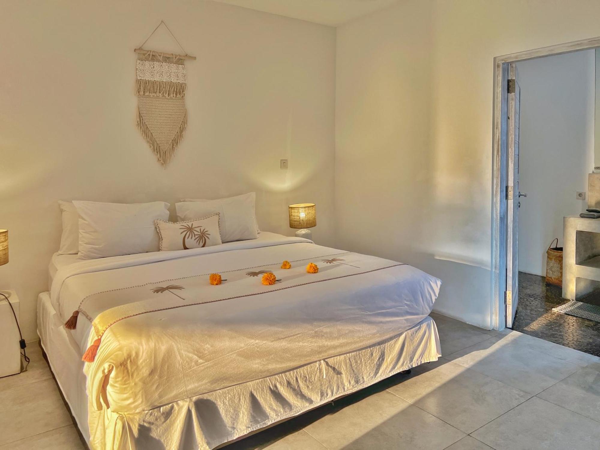 Rocher - Modern 3 Bedroom Batu Belig 3 Min Villa Seminyak (Bali)