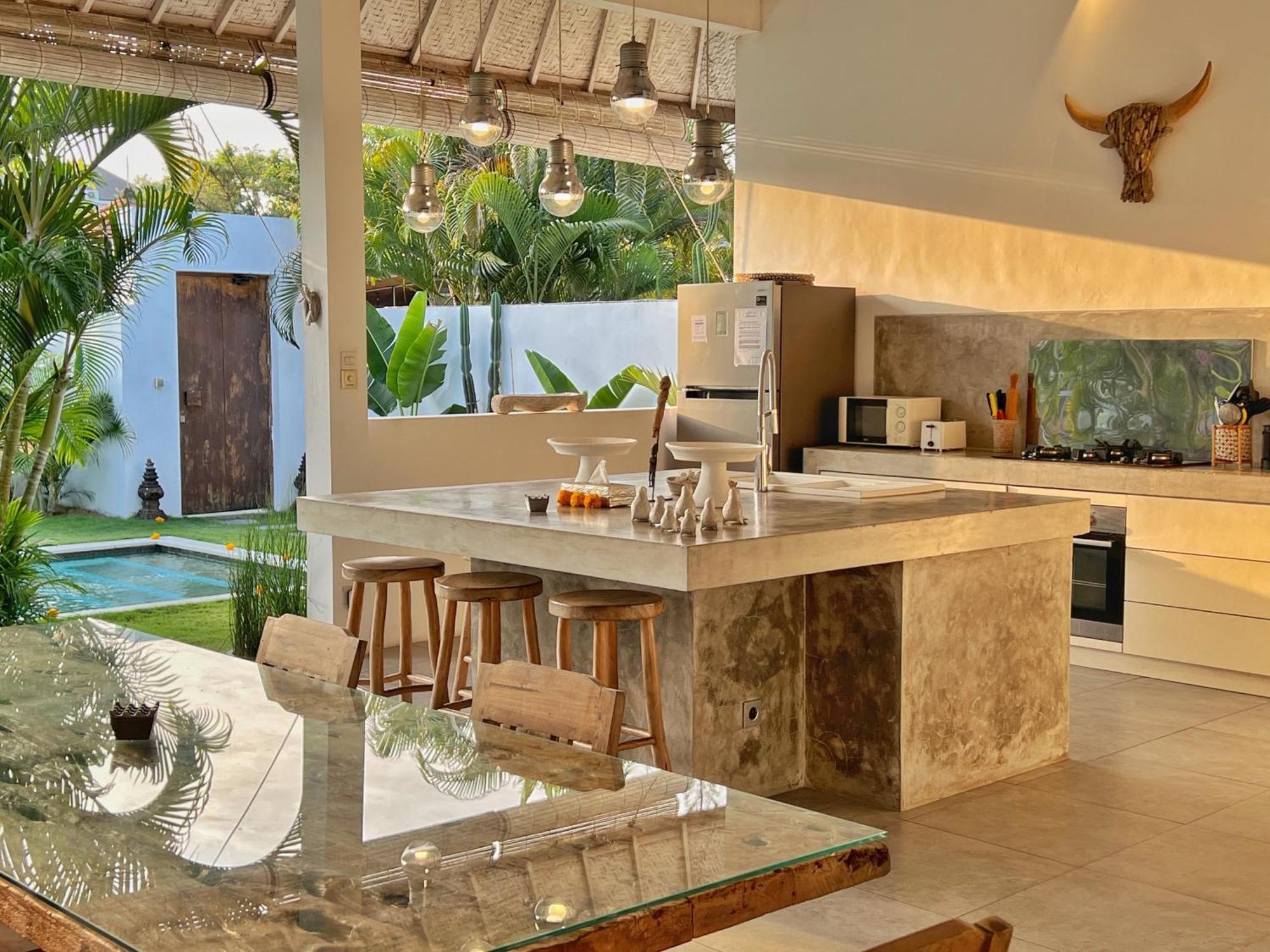 Villa Rocher - Modern 3 Bedroom Batu Belig 3 Min Seminyak (Bali)