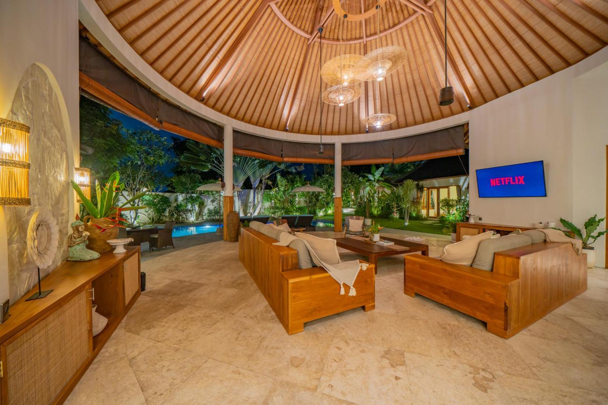 Lea Luxury Oasis In Umalas With Private Pool 4br Vila