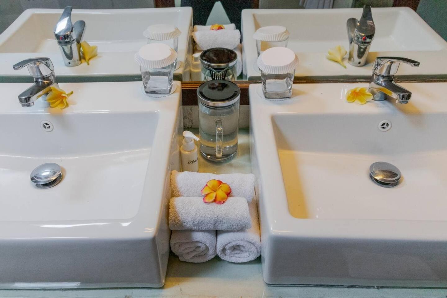 Biệt thự Heart Of Seminyak, 2br, Sleeps 4, Walk To Bintang Seminyak (Bali)
