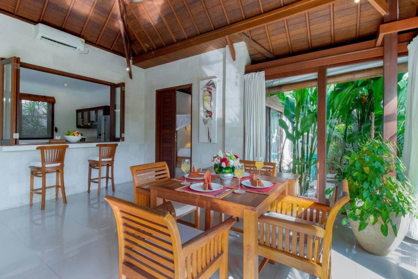 Heart Of Seminyak, 2br, Sleeps 4, Walk To Bintang Biệt thự *