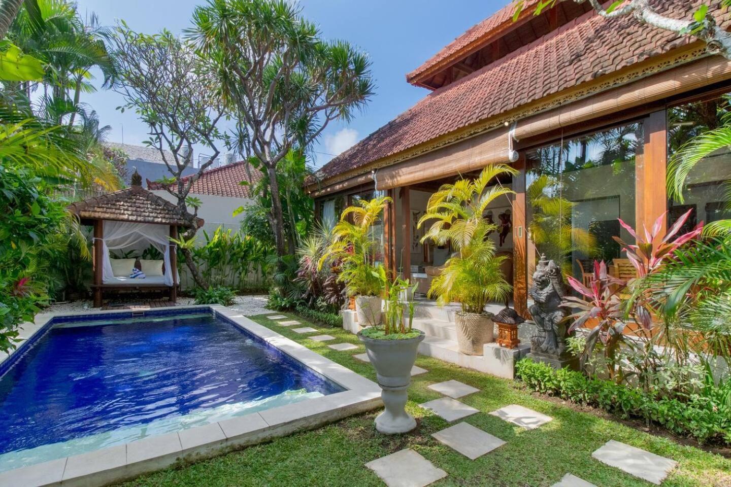 Heart Of Seminyak, 2br, Sleeps 4, Walk To Bintang Biệt thự Seminyak (Bali)