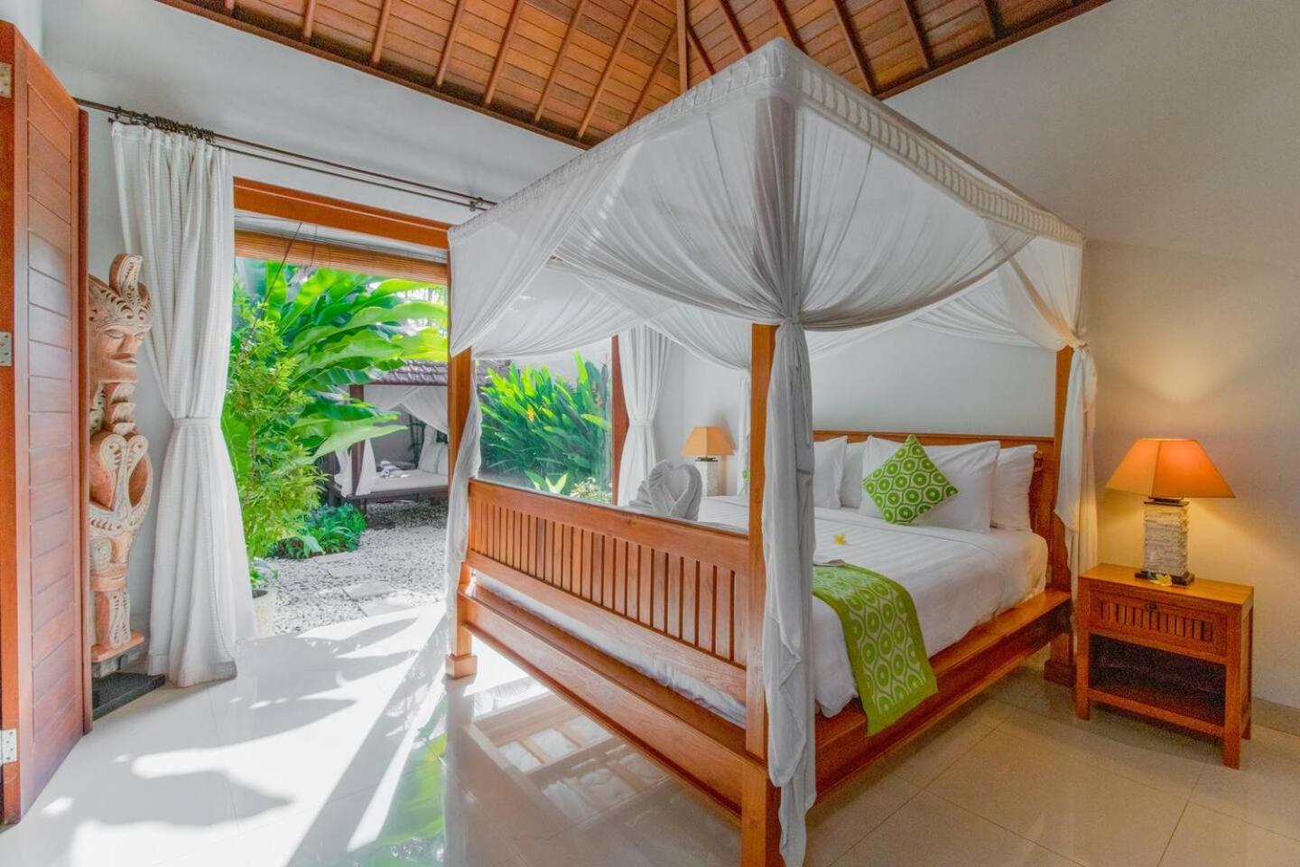 Heart Of Seminyak, 2br, Sleeps 4, Walk To Bintang Biệt thự