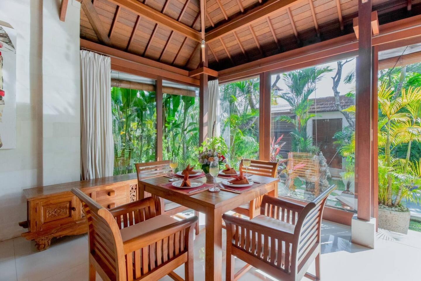 Biệt thự Heart Of Seminyak, 2br, Sleeps 4, Walk To Bintang Seminyak (Bali)