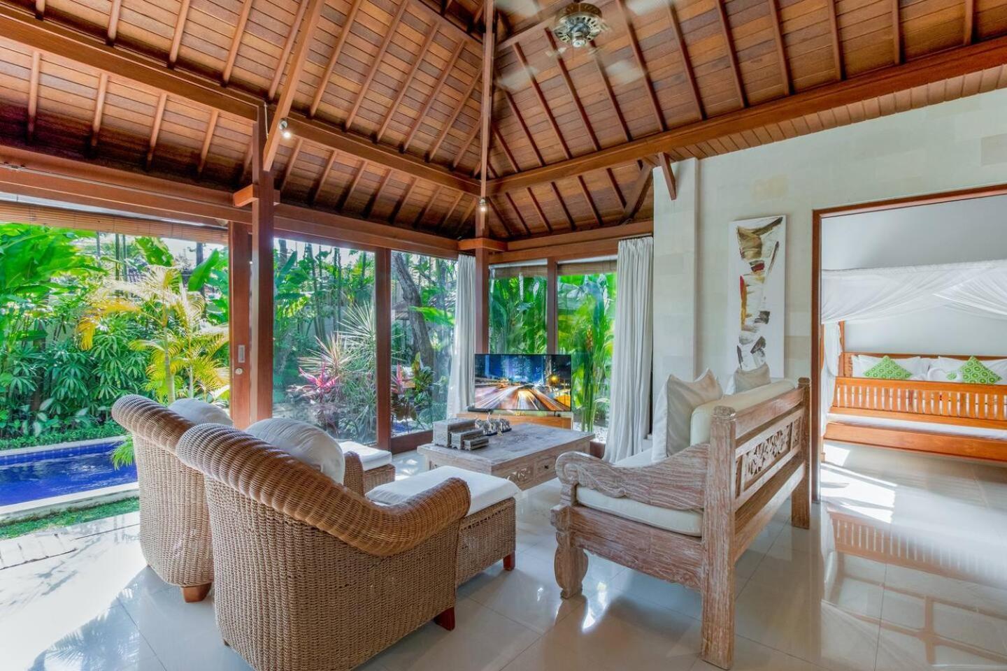 Heart Of Seminyak, 2br, Sleeps 4, Walk To Bintang Biệt thự