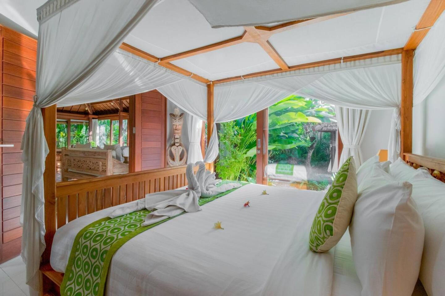 Heart Of Seminyak, 2br, Sleeps 4, Walk To Bintang Biệt thự