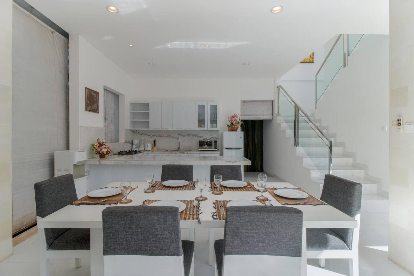 Superb 3 Bed Villa, Walk To Beach, Fast Wi-fi, Villa *