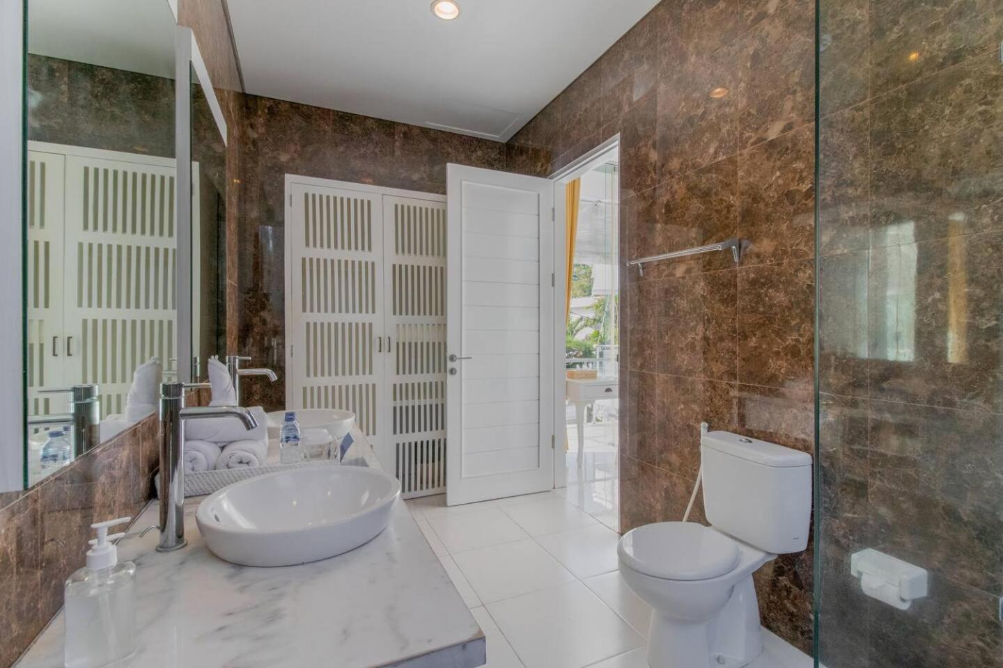 Superb 3 Bed Villa, Walk To Beach, Fast Wi-fi, * Seminyak (Bali)