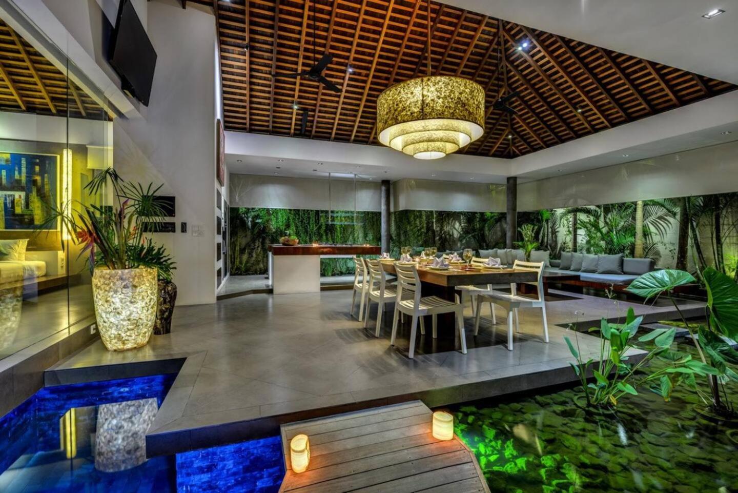 Stunning 4 Bed, Butler Service, Security, Villa Seminyak