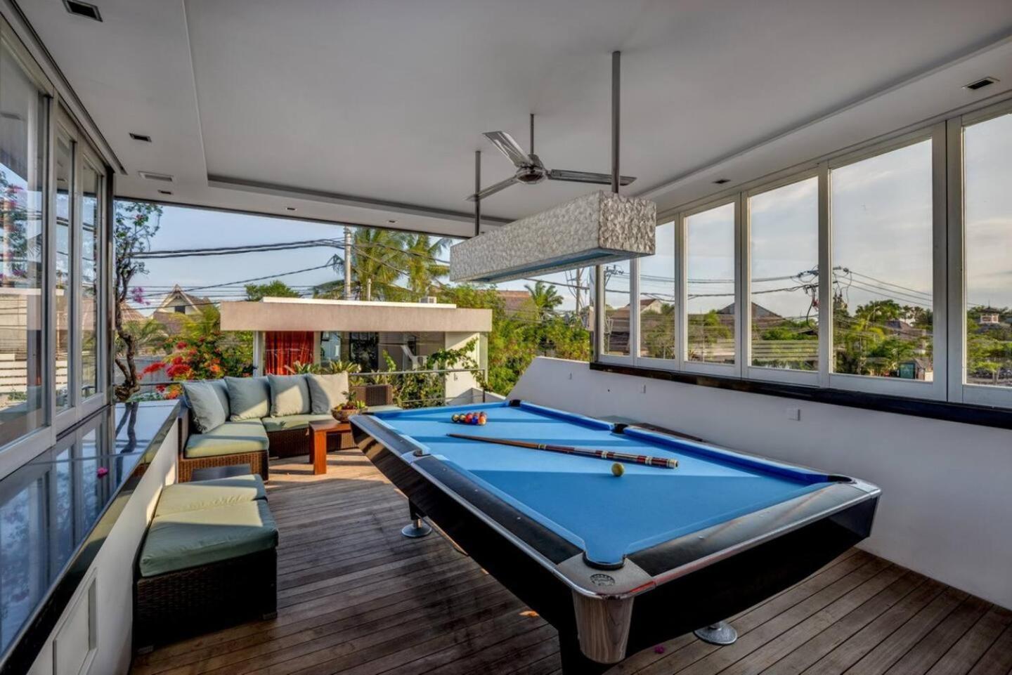 Villa Stunning 4 Bed, Butler Service, Security, Seminyak