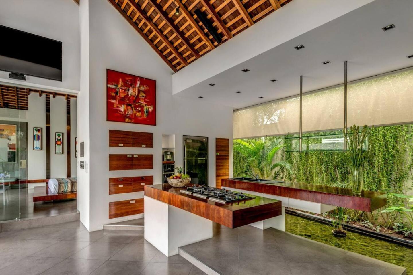 Stunning 4 Bed, Butler Service, Security, Villa Seminyak