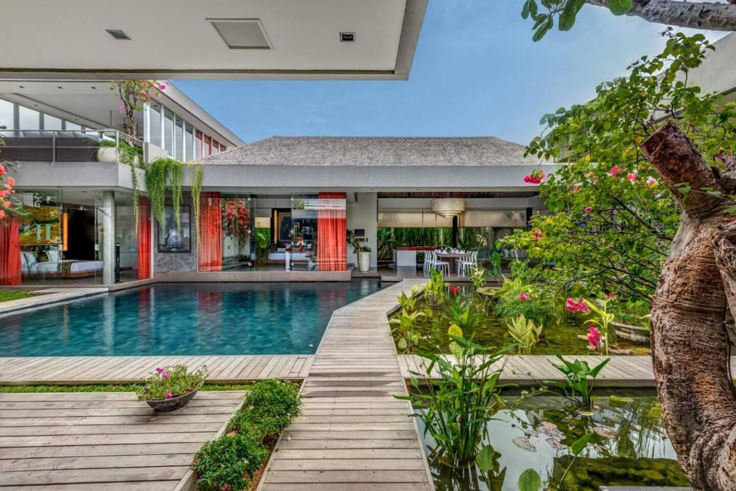 Stunning 4 Bed, Butler Service, Security, * Seminyak