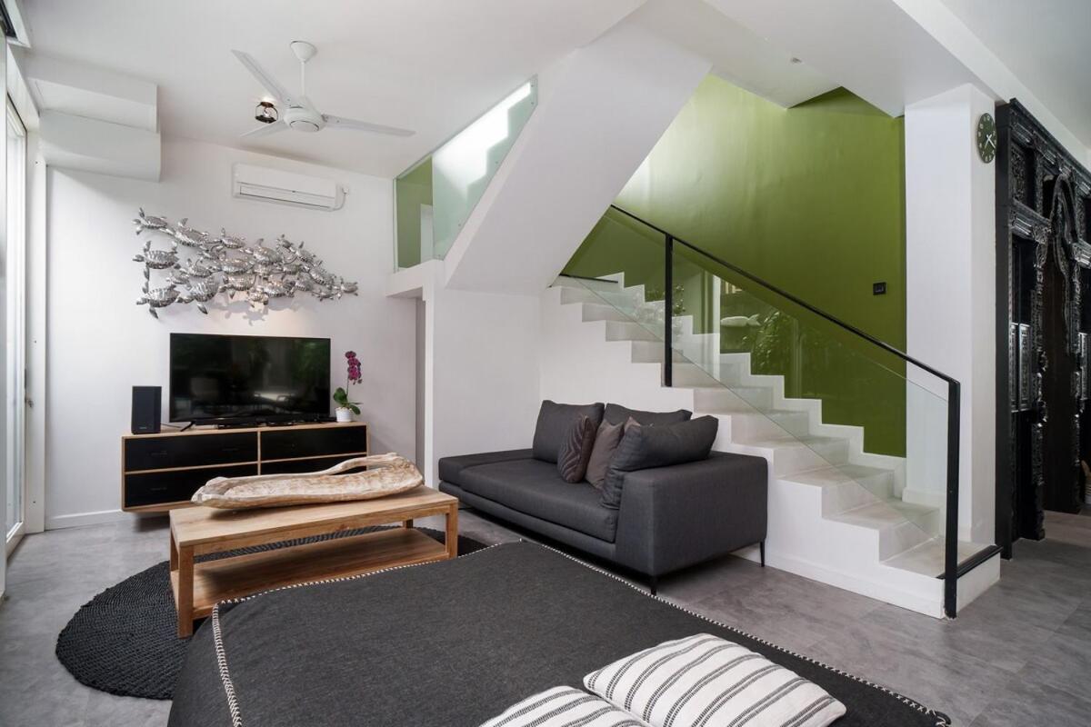 4br Group Holiday, Walk To Fitness, Food, Villa