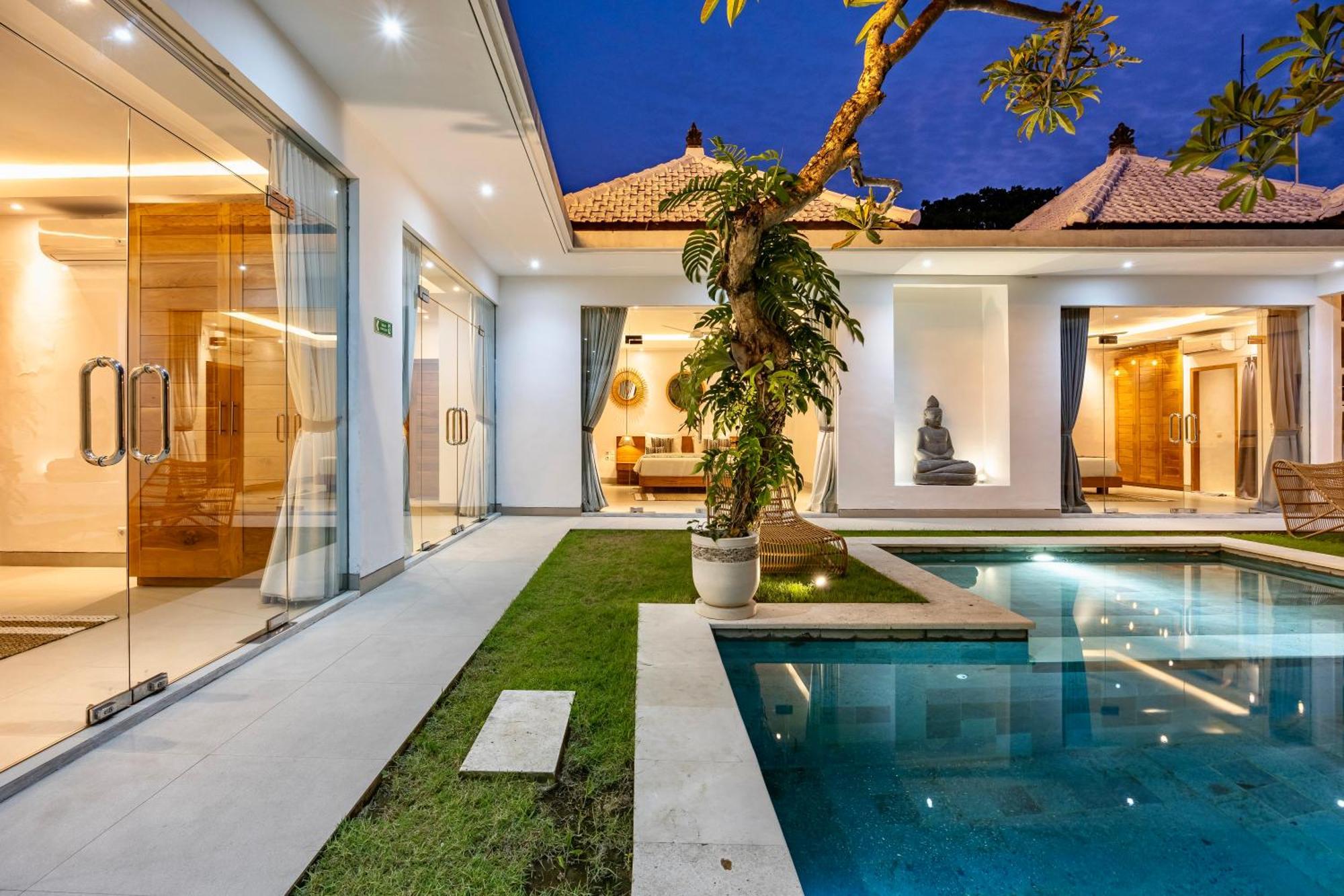 New 4 Bdr Rooftop & Pool Petitenget Villa *