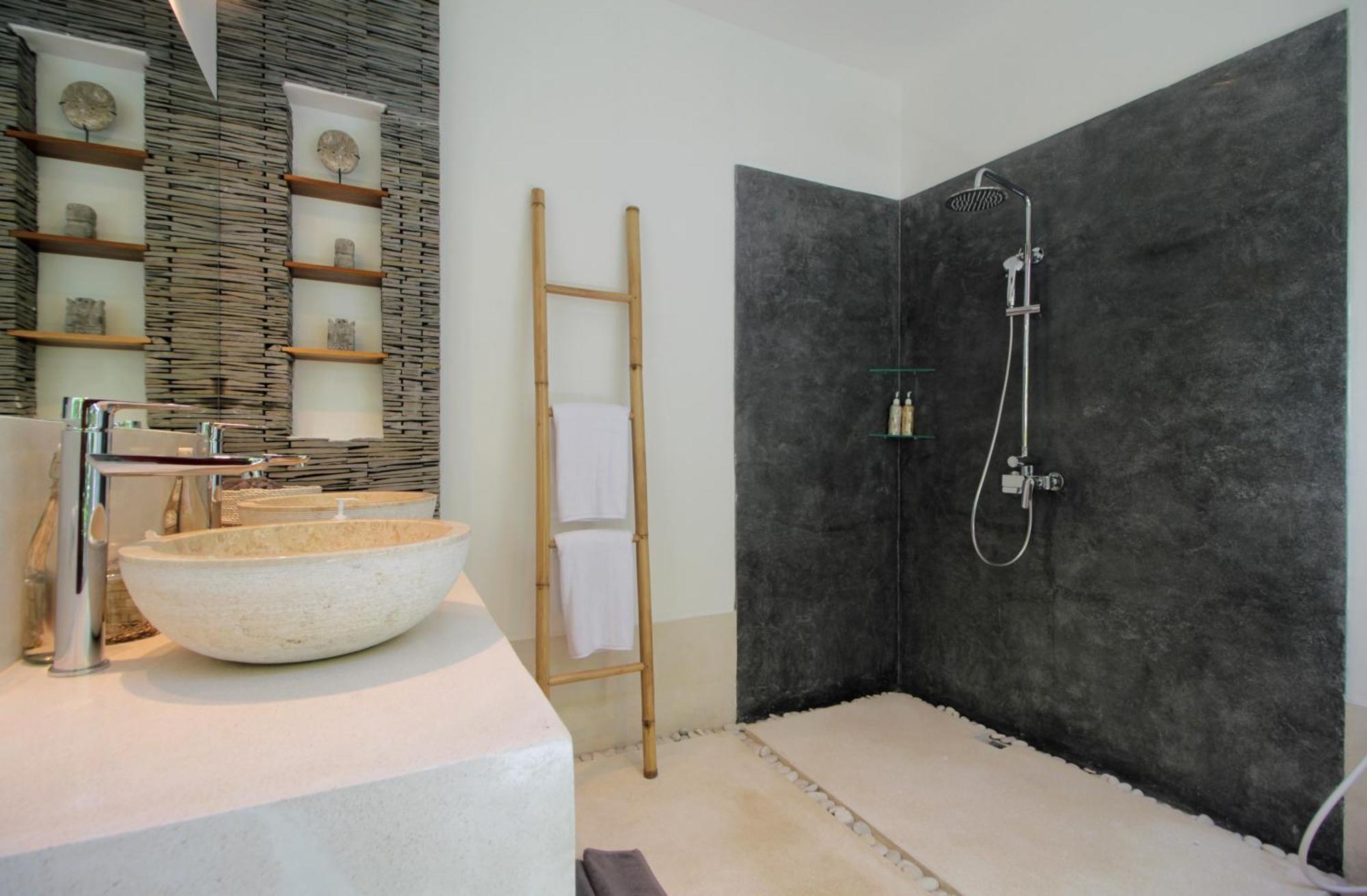New 4 Bdr Rooftop & Pool Petitenget Villa