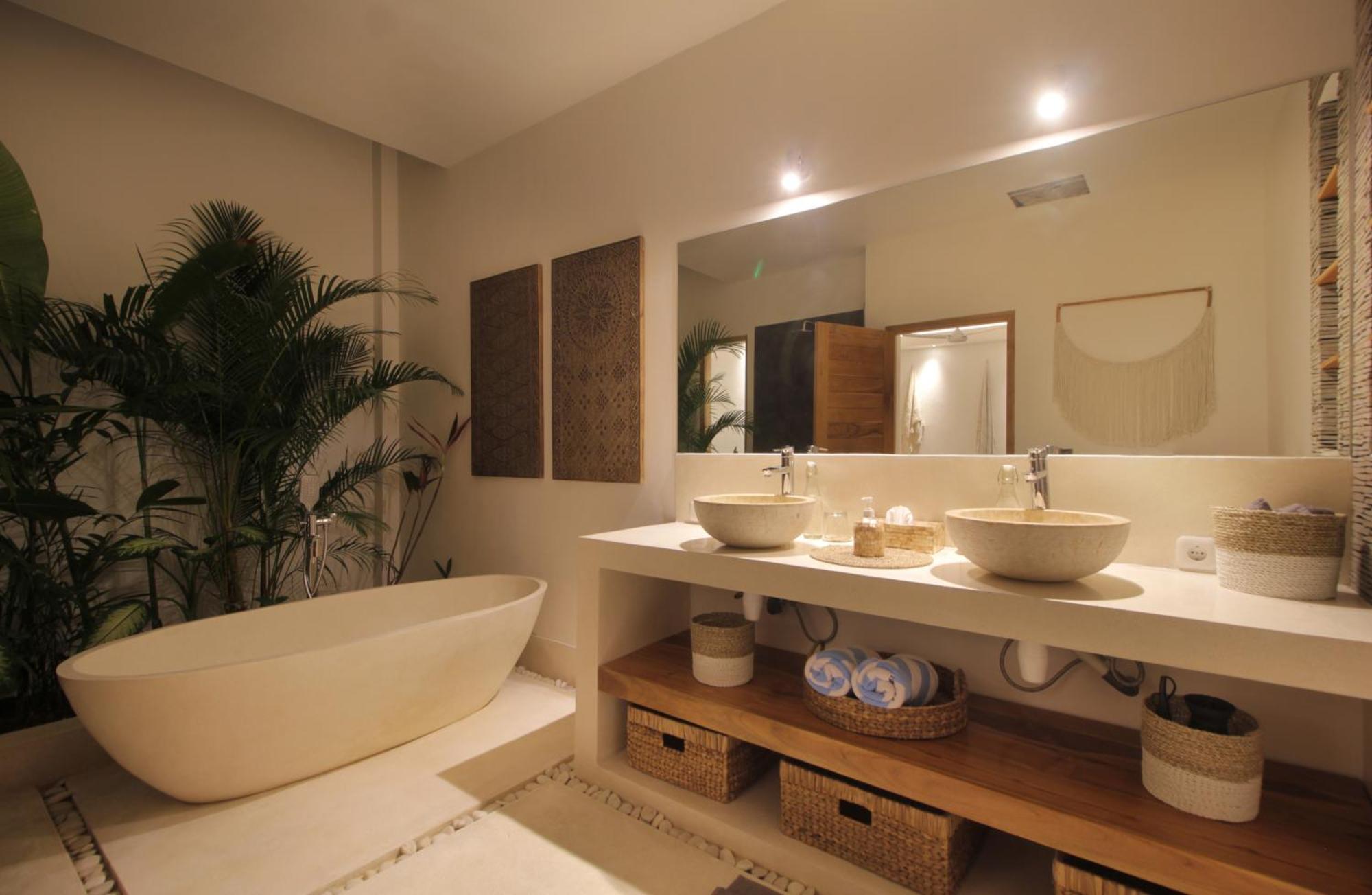 New 4 Bdr Rooftop & Pool Petitenget Seminyak (Bali)