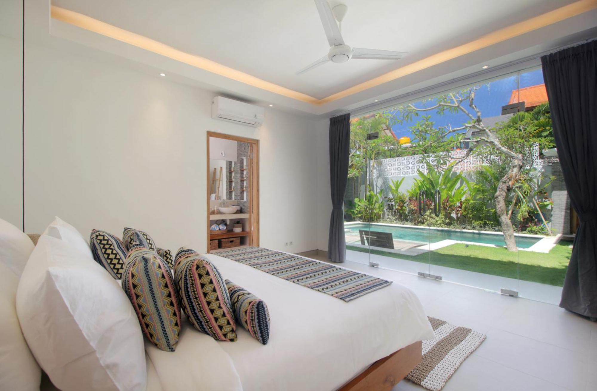 New 4 Bdr Rooftop & Pool Petitenget Villa
