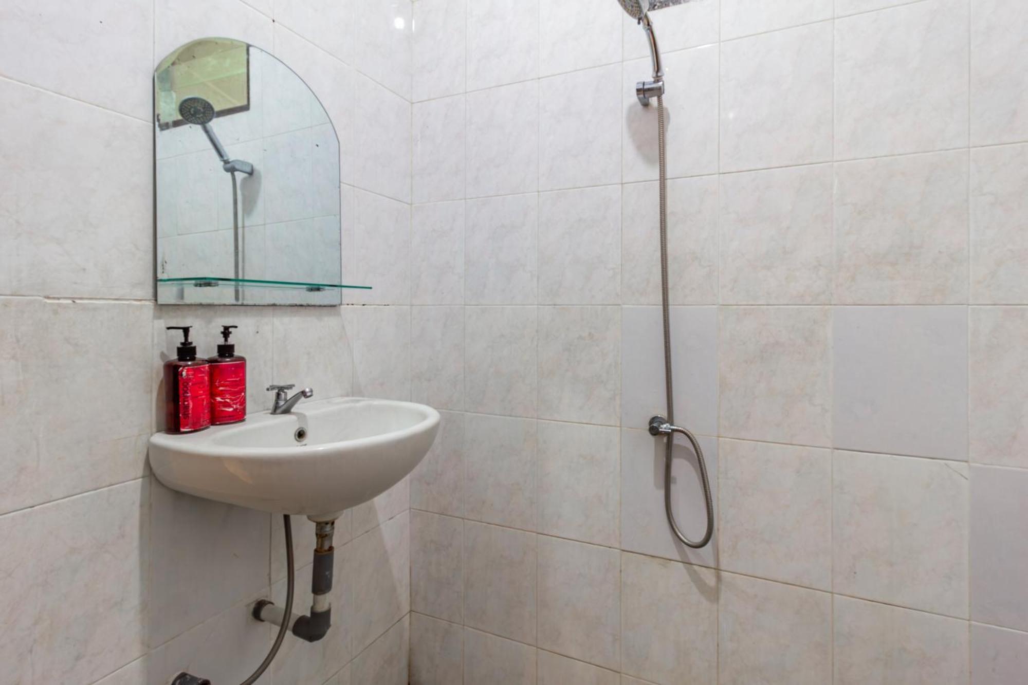 Hotel Collection O Near Formerly De Shabach 4*