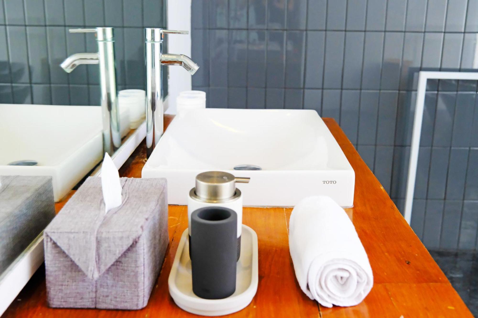Modern & 3 Bedroom Cinema * Seminyak (Bali)