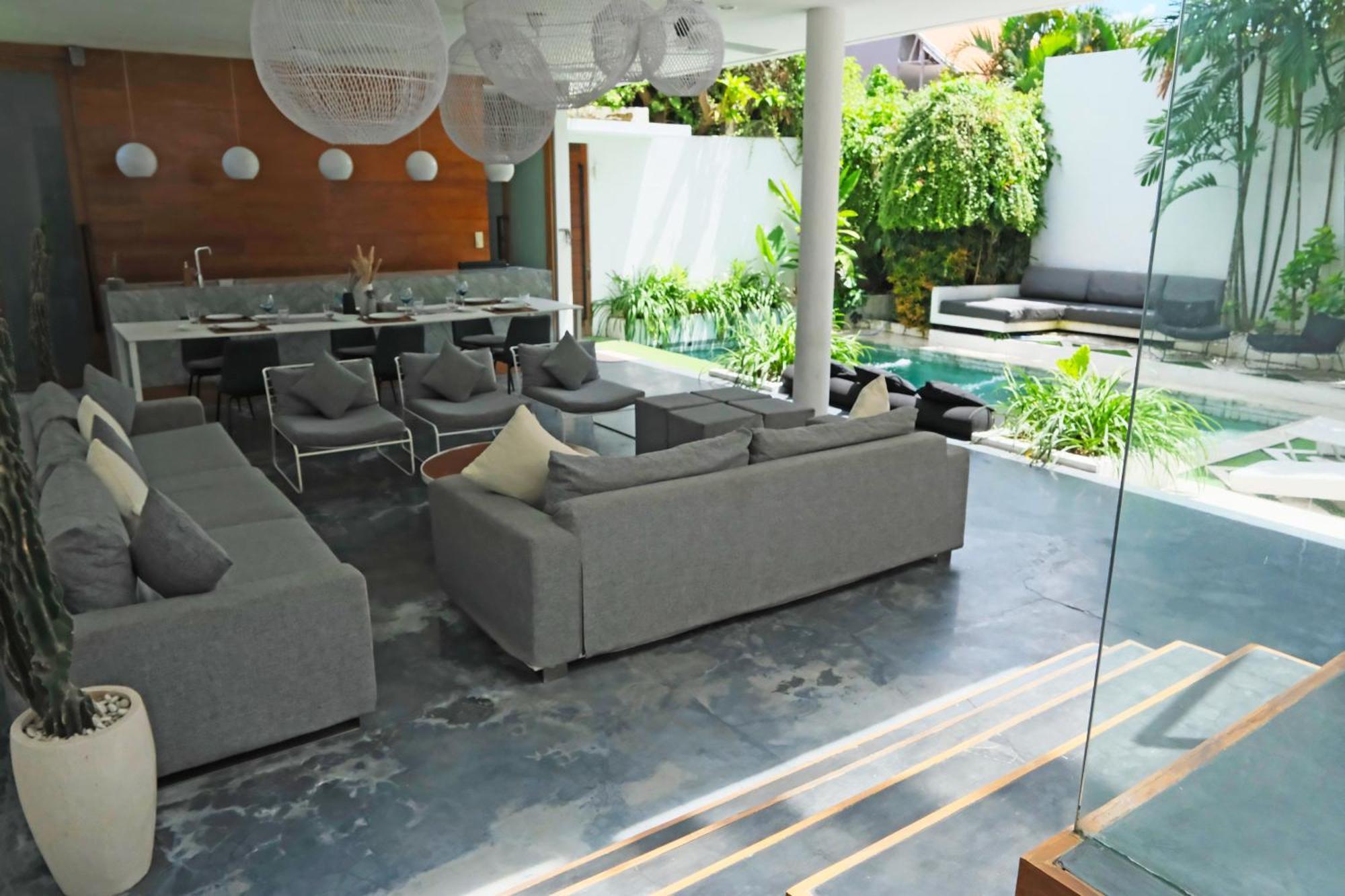 Modern & 3 Bedroom Cinema * Seminyak (Bali)