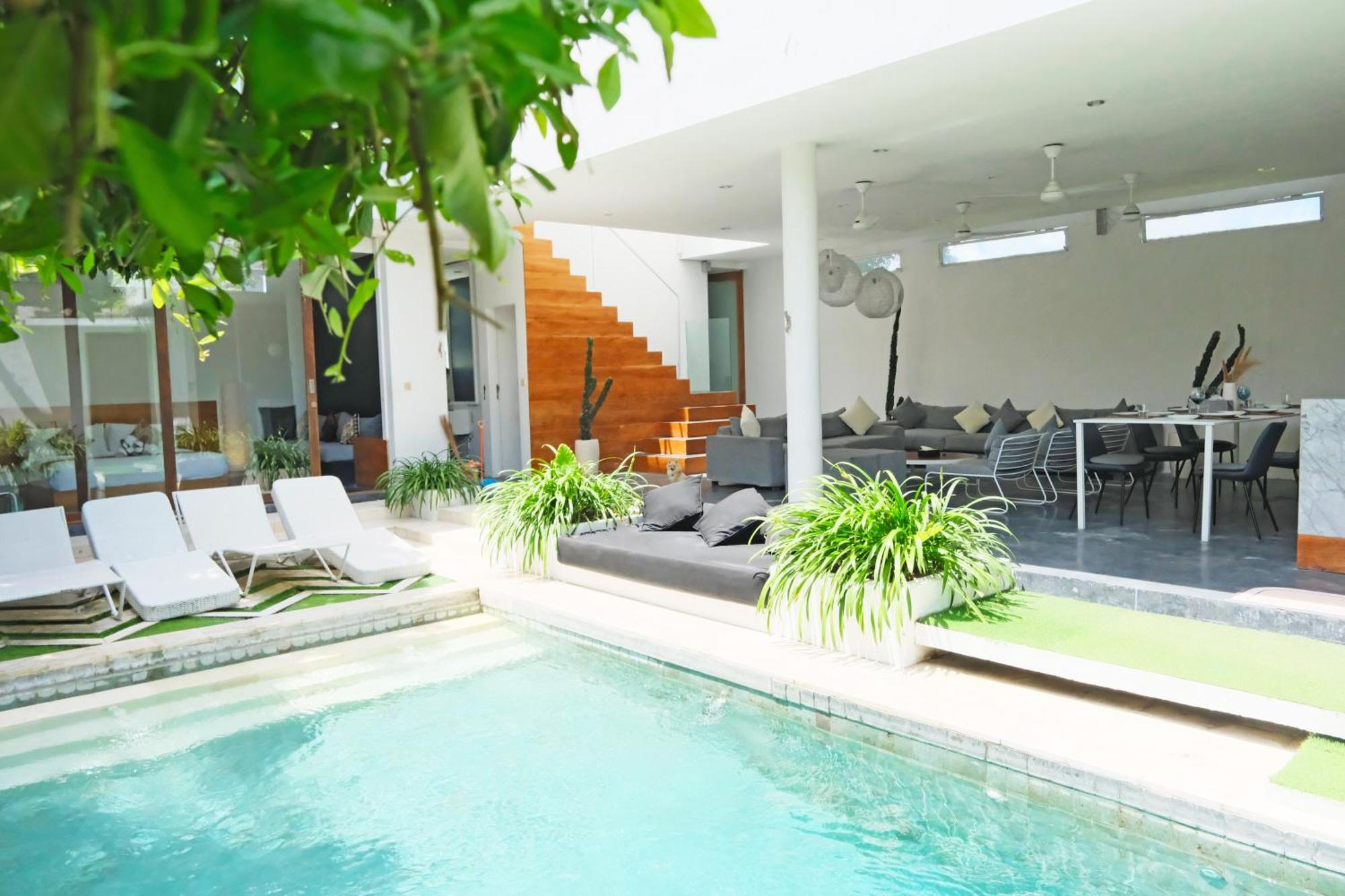 Modern & 3 Bedroom Cinema Villa Seminyak (Bali)