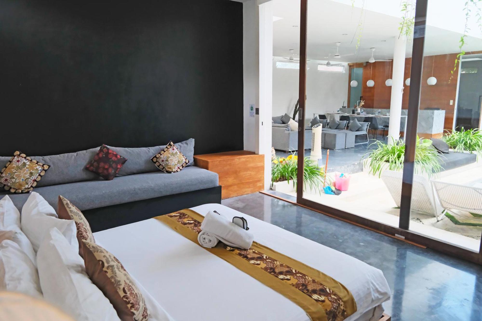 Modern & 3 Bedroom Cinema Seminyak (Bali)