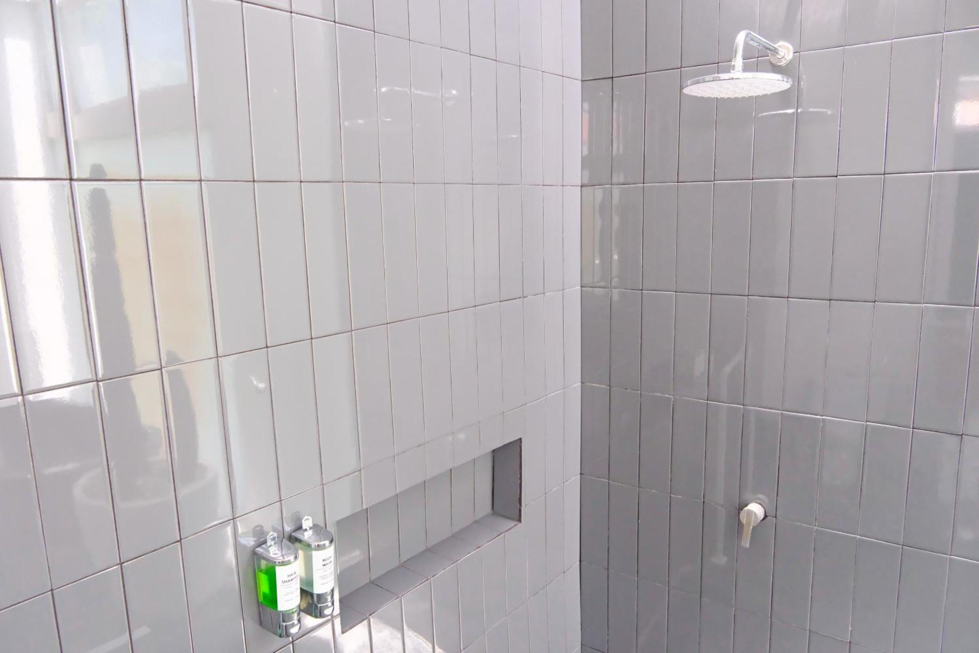 Modern & 3 Bedroom Cinema * Seminyak (Bali)