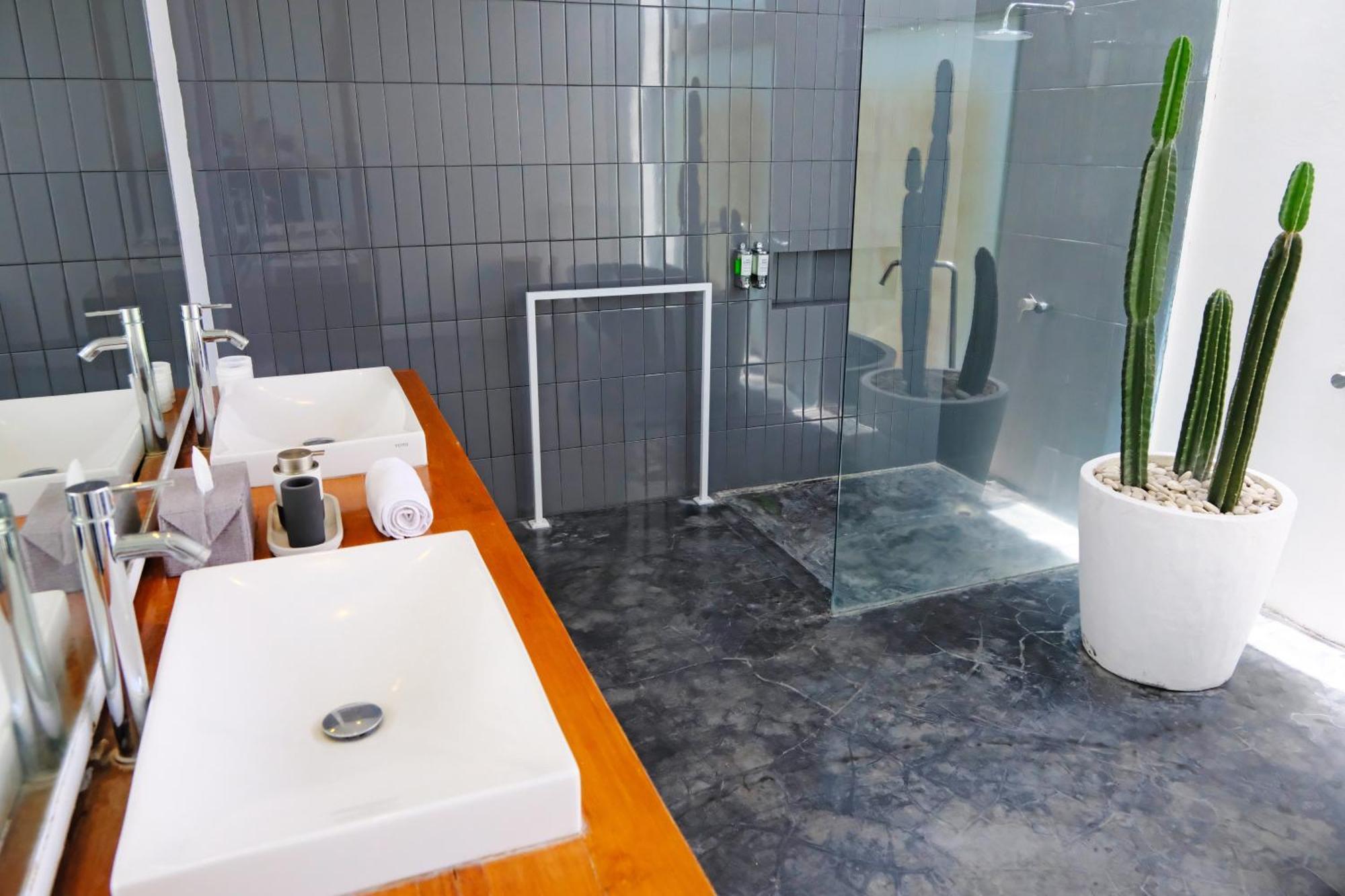 Modern & 3 Bedroom Cinema * Seminyak (Bali)