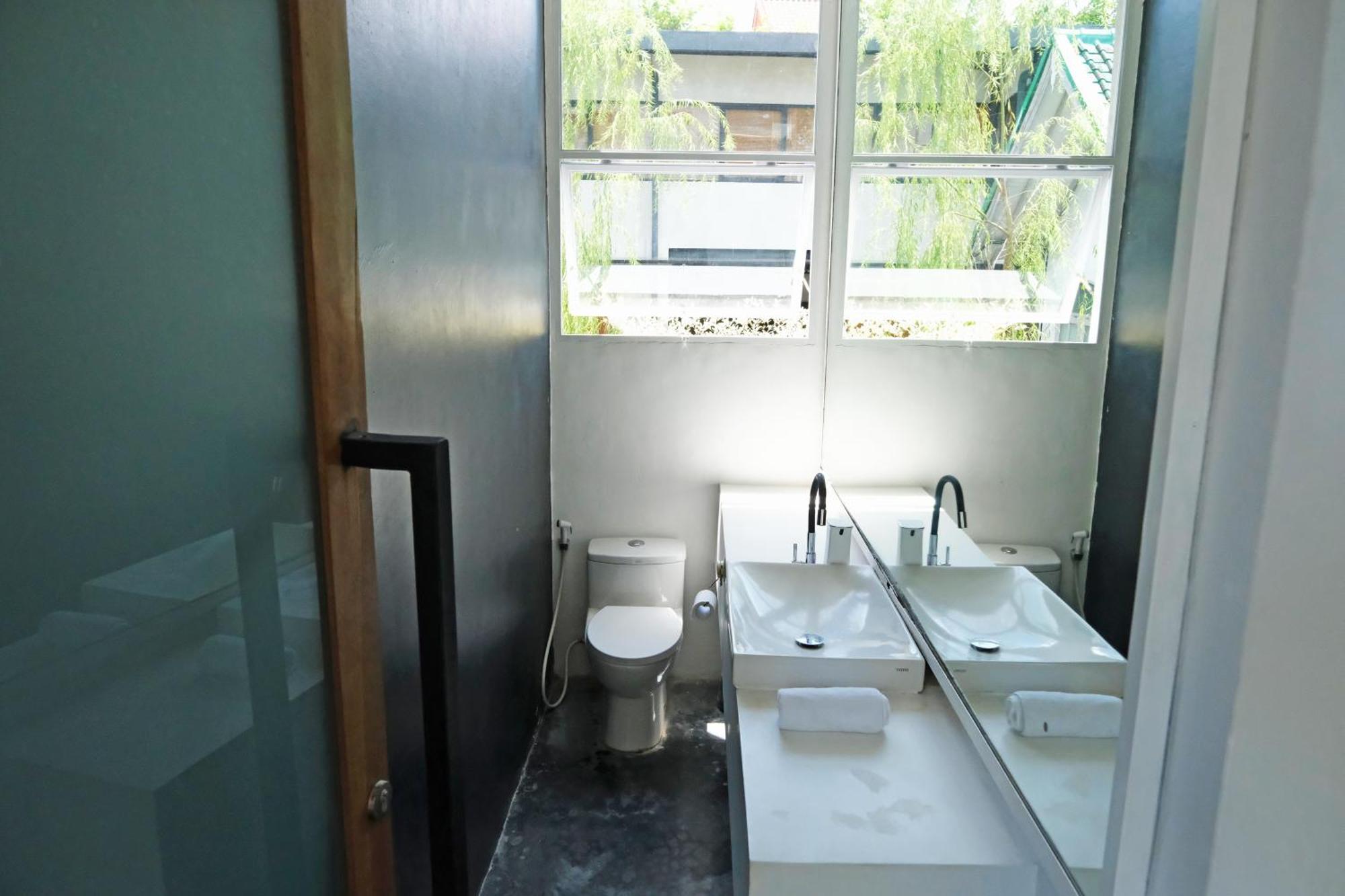 Modern & 3 Bedroom Cinema Seminyak (Bali)