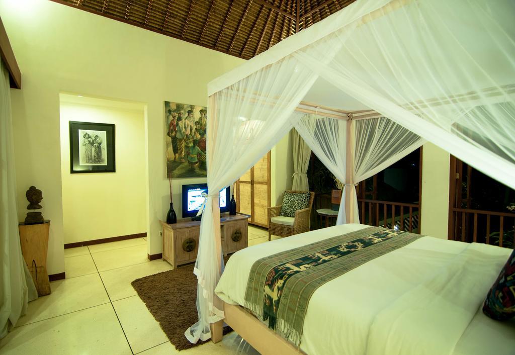 Villa Arwana Estate *