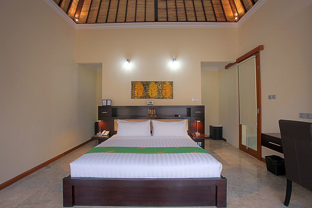 O * Seminyak (Bali)