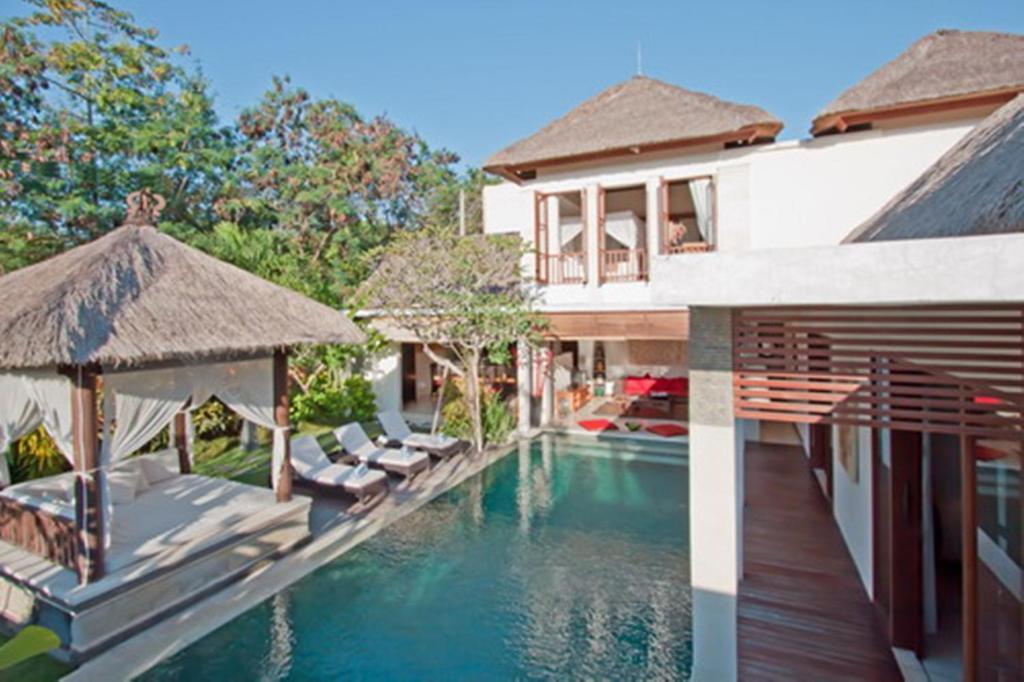 Villa Arwana Estate *