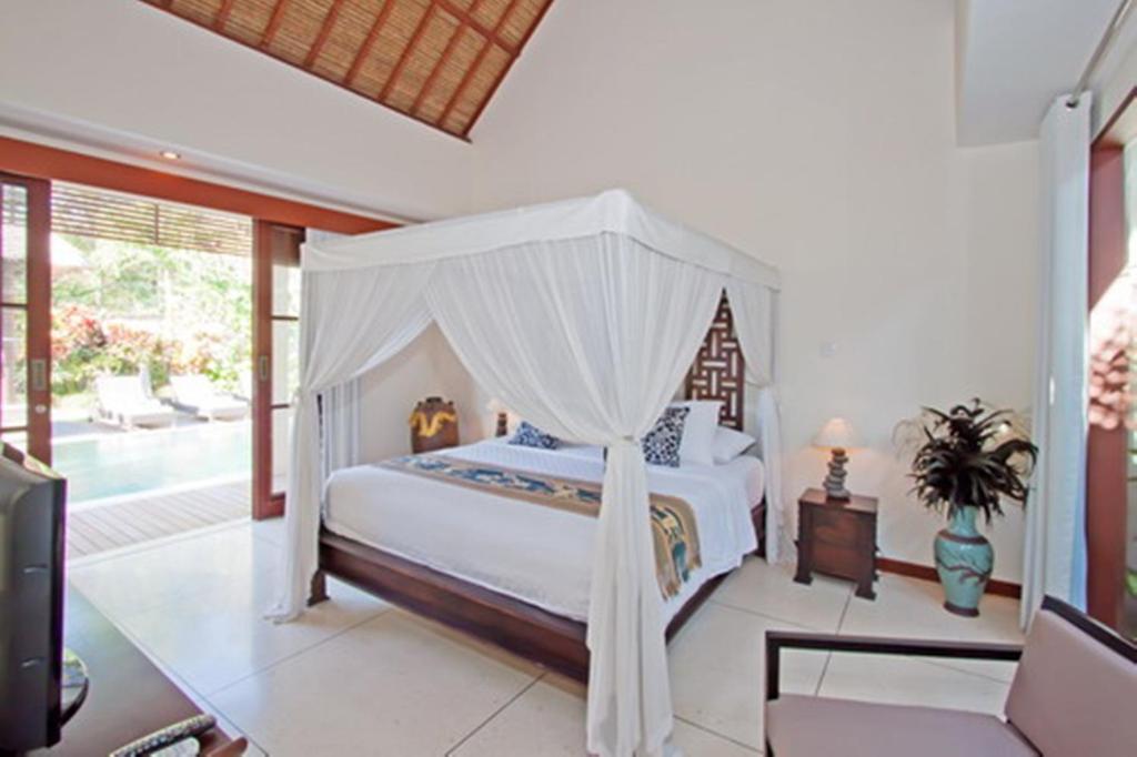 Arwana Estate Villa *