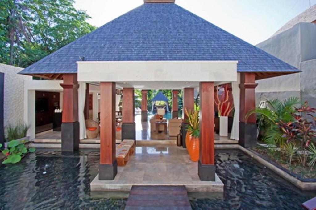 Arwana Estate Villa *