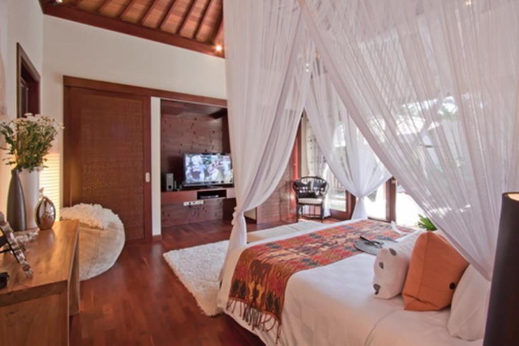 Arwana Estate *