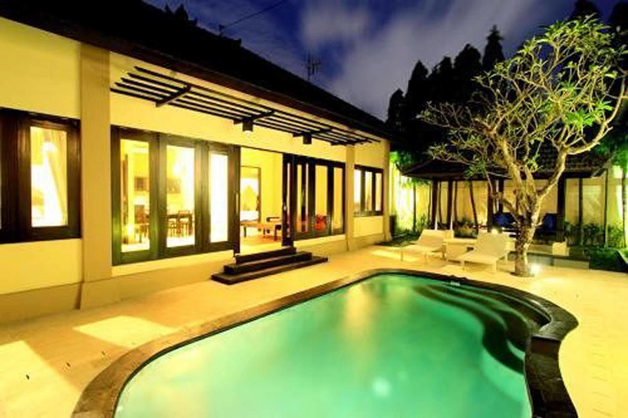 The Tukad Villa Seminyak (Bali)