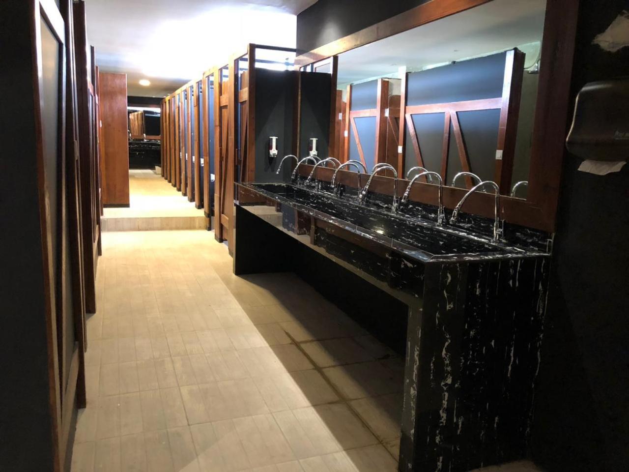 M Box Hostel *