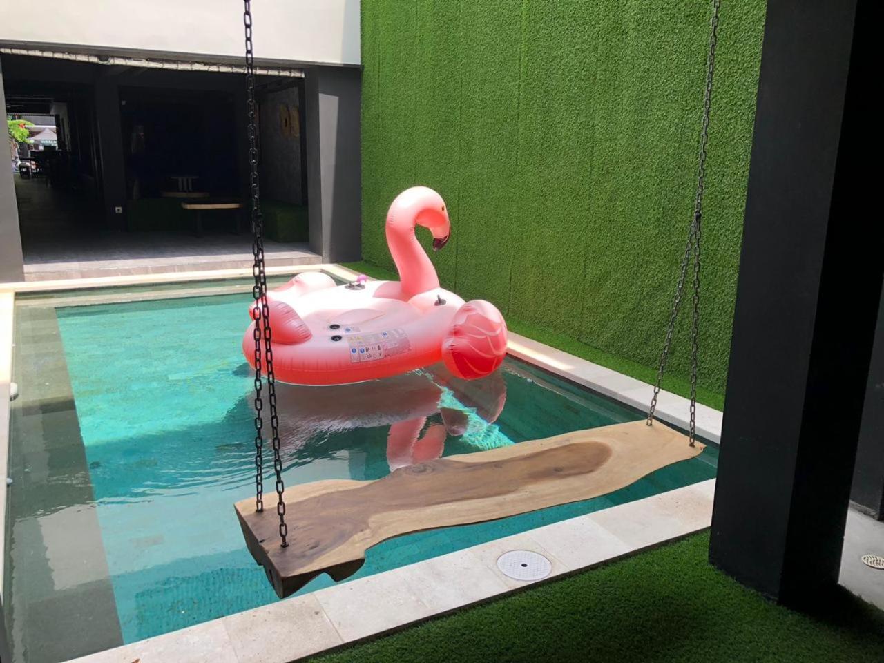 M Box Hostel Seminyak (Bali)